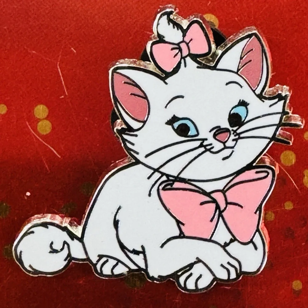 Disney Pin Aristocats Marie laying down paws crossed set Pin